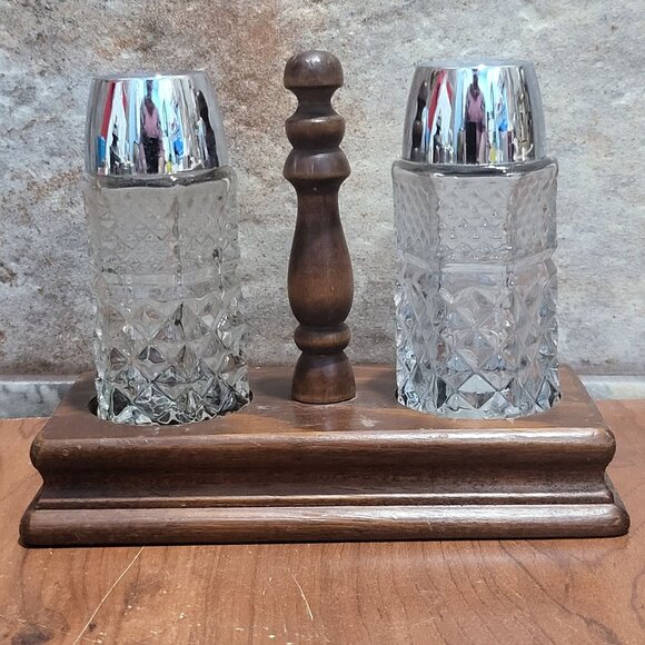 Vintage Anchor Hocking Clear Salt  and Pepper Shaker Set Wood Carrying Caddy - Picture 1 of 11